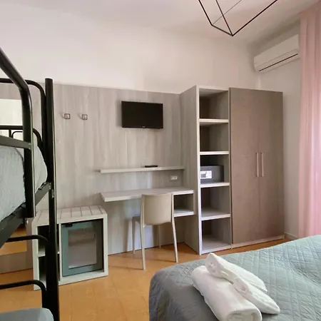 Hotel Ponente Rooms&coffee 2*